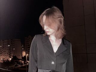 girl topless ShirleenWiens