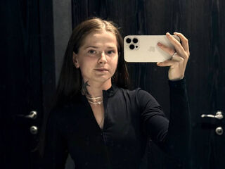 cam girl masturbating with vibrator SilvaNayee