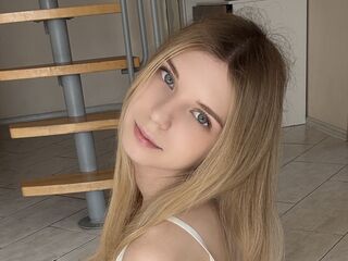 camwhore shaved pussy ThoraBeskom